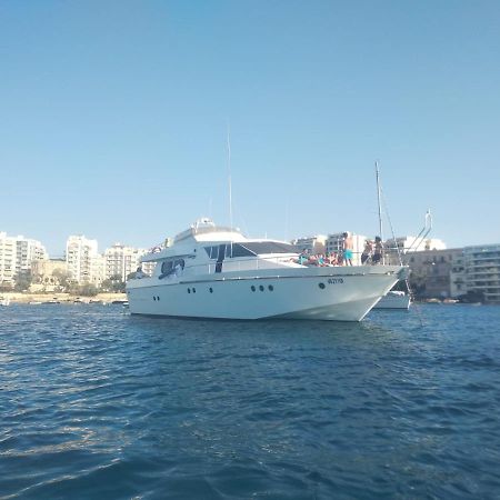 Sea Baroniv "Bedsonboat" Hotel Birgu Exterior photo