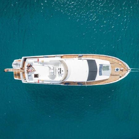 Sea Baroniv "Bedsonboat" Hotel Birgu Exterior photo