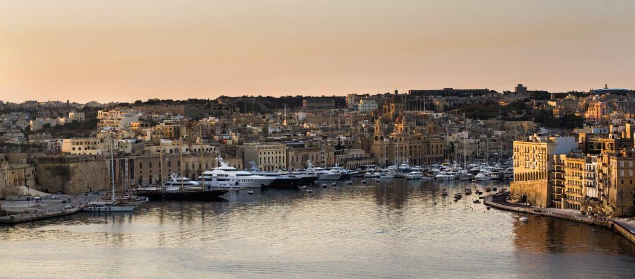 Sea Baroniv "Bedsonboat" Hotel Birgu Exterior photo